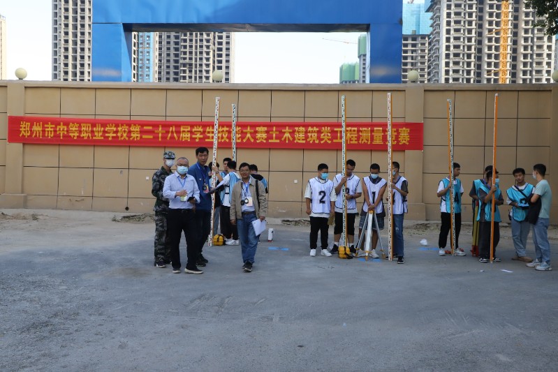工程測量項目參賽選手準(zhǔn)備中.JPG