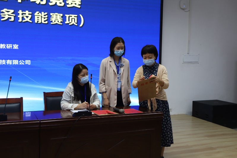 現(xiàn)場(chǎng)抽取競(jìng)賽題目.JPG