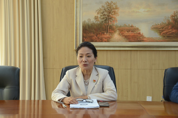 副校長陳紅霞對進(jìn)一步推進(jìn)學(xué)校課程思政建設(shè)做部署_副本.jpg
